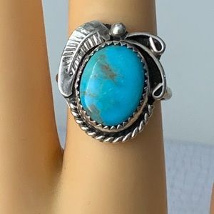 STUNNING VINTAGE NAVAJO SIGNED CT GENUINE TURQUOISE RING.